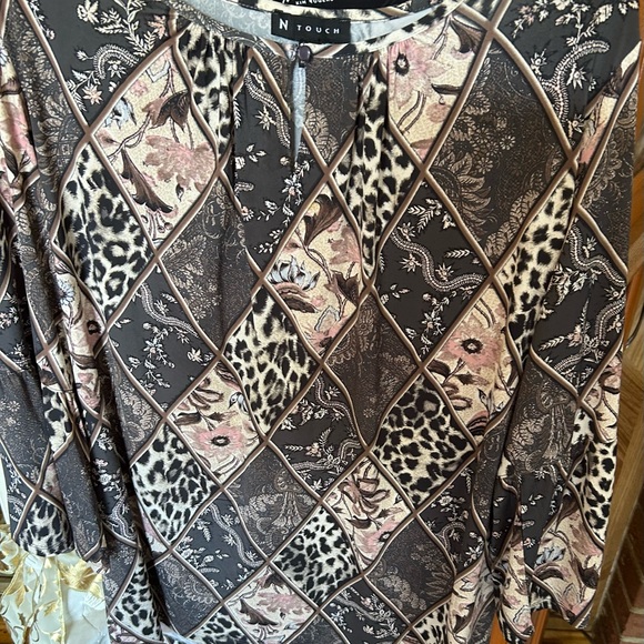 Women blouse - Picture 1 of 7